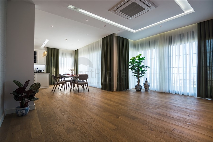 فيلا فاخرة في الانيا - اطلالة بحر - 5 غرف وصالة -في كاستل / الانيا 