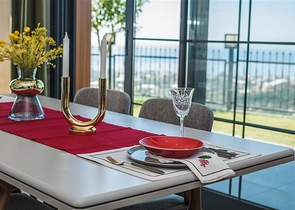 فيلا فاخرة في الانيا - اطلالة بحر - 5 غرف وصالة -في كاستل / الانيا 