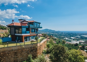 فيلا فاخرة في الانيا - اطلالة بحر - 5 غرف وصالة -في كاستل / الانيا 