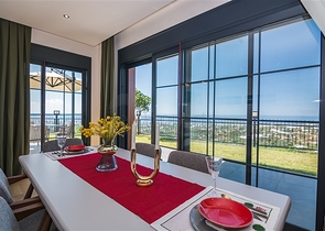 فيلا فاخرة في الانيا - اطلالة بحر - 5 غرف وصالة -في كاستل / الانيا 