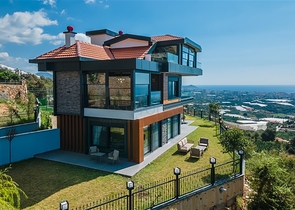 فيلا فاخرة في الانيا - اطلالة بحر - 5 غرف وصالة -في كاستل / الانيا 