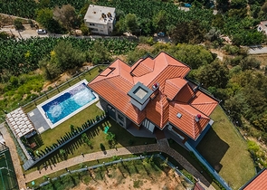 فيلا فاخرة في الانيا - اطلالة بحر - 5 غرف وصالة -في كاستل / الانيا 