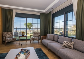 فيلا فاخرة في الانيا - اطلالة بحر - 5 غرف وصالة -في كاستل / الانيا 