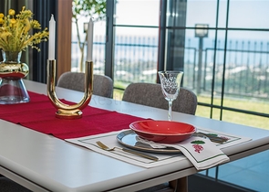 فيلا فاخرة في الانيا - اطلالة بحر - 5 غرف وصالة -في كاستل / الانيا 