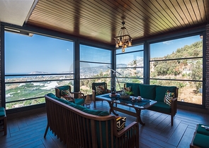 فيلا فاخرة في الانيا - اطلالة بحر - 5 غرف وصالة -في كاستل / الانيا 