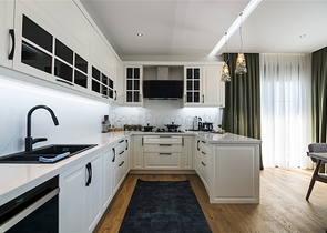 فيلا فاخرة في الانيا - اطلالة بحر - 5 غرف وصالة -في كاستل / الانيا 