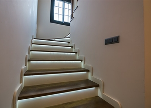 فيلا فاخرة في الانيا - اطلالة بحر - 5 غرف وصالة -في كاستل / الانيا 