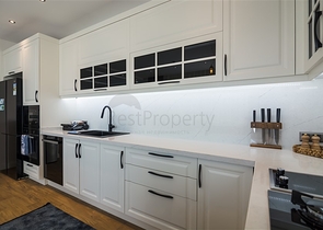 فيلا فاخرة في الانيا - اطلالة بحر - 5 غرف وصالة -في كاستل / الانيا 