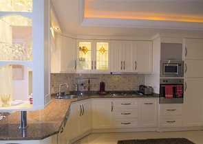 شقق على البحر في الانيا - غرفتين وصالة مفروشة -في محمودلار /الانيا 