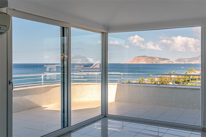 عقارات فاخرة في الانيا - دوبلكس على البحر مباشرة -مجمع فاخر -في كاستل / الانيا 