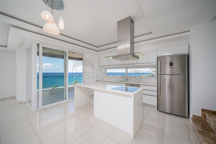 عقارات فاخرة في الانيا - دوبلكس على البحر مباشرة -مجمع فاخر -في كاستل / الانيا 