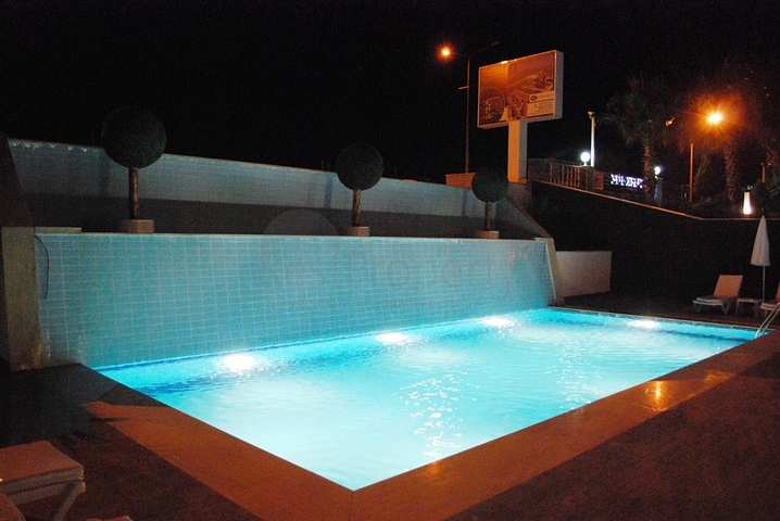 مجمع اول صف على البحر -شقة انيقة غرفة وصالة -كاستل / الانيا 