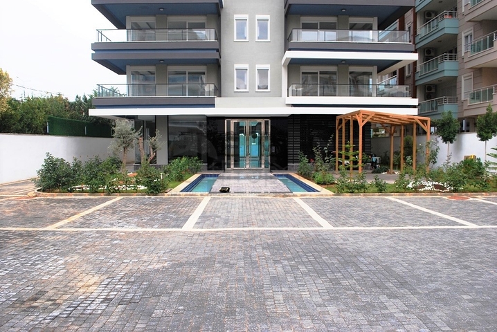 مجمع اول صف على البحر -شقة انيقة غرفة وصالة -كاستل / الانيا 