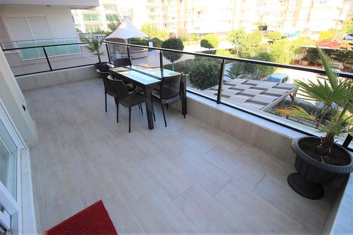 مجمع اول صف على البحر -شقة انيقة غرفة وصالة -كاستل / الانيا 