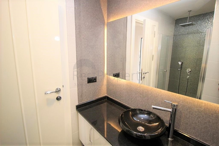 مجمع اول صف على البحر -شقة انيقة غرفة وصالة -كاستل / الانيا 