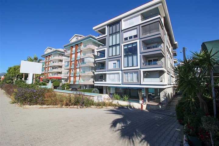 مجمع اول صف على البحر -شقة انيقة غرفة وصالة -كاستل / الانيا 