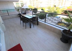 مجمع اول صف على البحر -شقة انيقة غرفة وصالة -كاستل / الانيا 