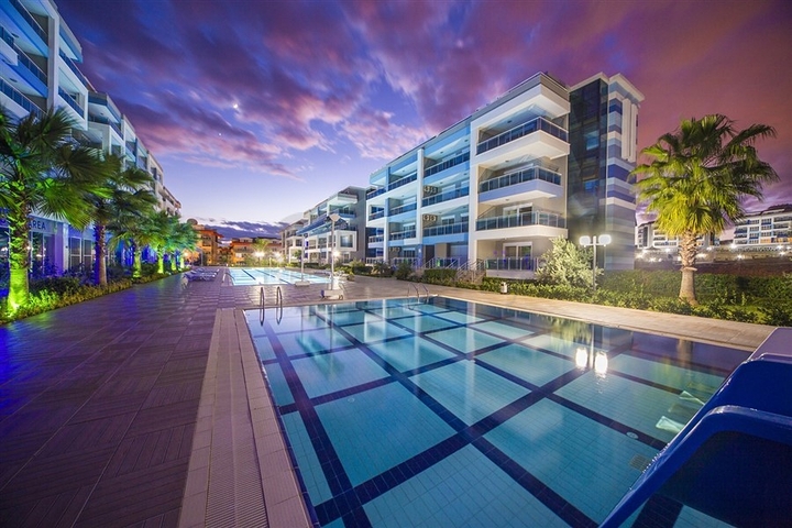 اطلالة بحر - دوبلكس 2 غرفة وصالة ضمن مجمع فاخر في كاستل / الانيا 