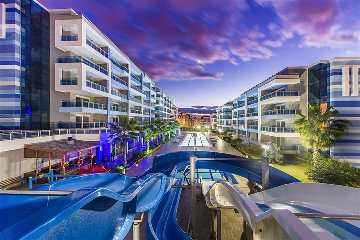 اطلالة بحر - دوبلكس 2 غرفة وصالة ضمن مجمع فاخر في كاستل / الانيا 