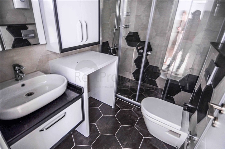 شقة للبيع في اوبا بسعر مناسب - غرفة وصالة ضمن مجمع حديث - قريبة من البحر -اوبا / الانيا 