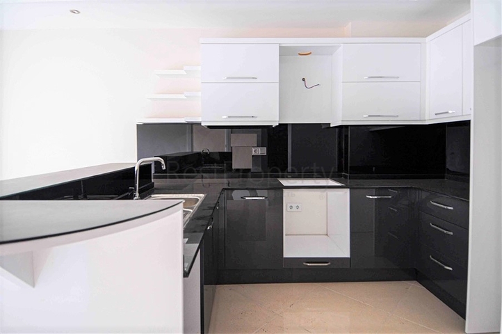 شقة للبيع في اوبا بسعر مناسب - غرفة وصالة ضمن مجمع حديث - قريبة من البحر -اوبا / الانيا 