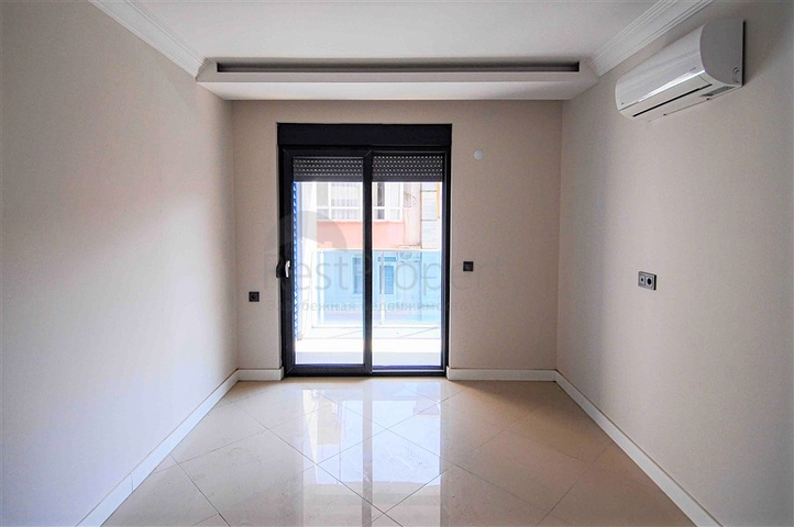 شقة للبيع في اوبا بسعر مناسب - غرفة وصالة ضمن مجمع حديث - قريبة من البحر -اوبا / الانيا 