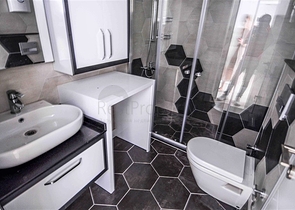 شقة للبيع في اوبا بسعر مناسب - غرفة وصالة ضمن مجمع حديث - قريبة من البحر -اوبا / الانيا 