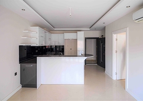 شقة للبيع في اوبا بسعر مناسب - غرفة وصالة ضمن مجمع حديث - قريبة من البحر -اوبا / الانيا 