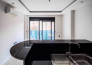 شقة للبيع في اوبا بسعر مناسب - غرفة وصالة ضمن مجمع حديث - قريبة من البحر -اوبا / الانيا 