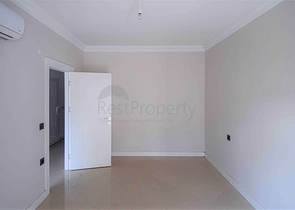 شقة للبيع في اوبا بسعر مناسب - غرفة وصالة ضمن مجمع حديث - قريبة من البحر -اوبا / الانيا 