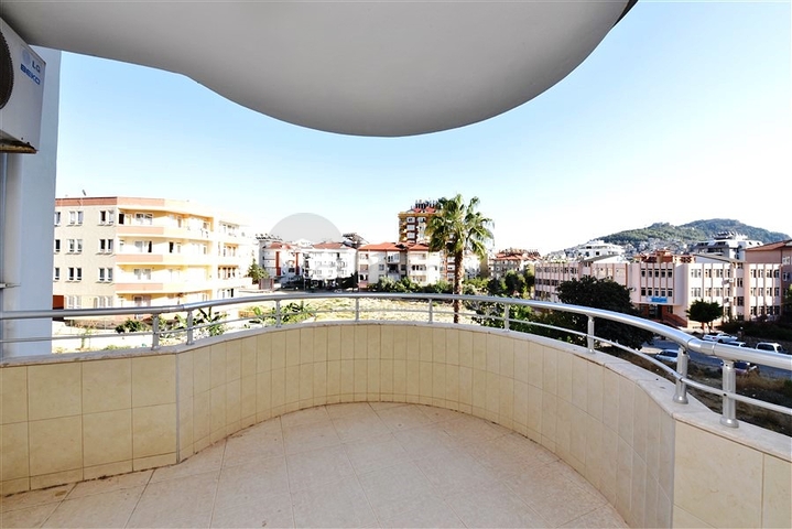 قريبة من شاطئ كليوباترا -شقة 2 غرفة وصالة -مطبخ منفصل -في مركز الانيا 