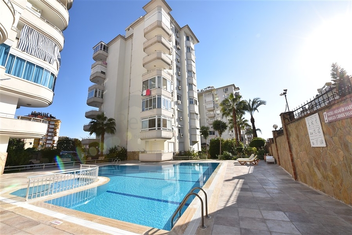 قريبة من شاطئ كليوباترا -شقة 2 غرفة وصالة -مطبخ منفصل -في مركز الانيا 