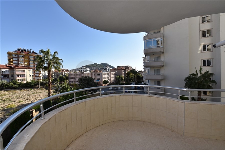 قريبة من شاطئ كليوباترا -شقة 2 غرفة وصالة -مطبخ منفصل -في مركز الانيا 