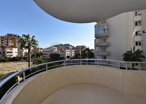 قريبة من شاطئ كليوباترا -شقة 2 غرفة وصالة -مطبخ منفصل -في مركز الانيا 