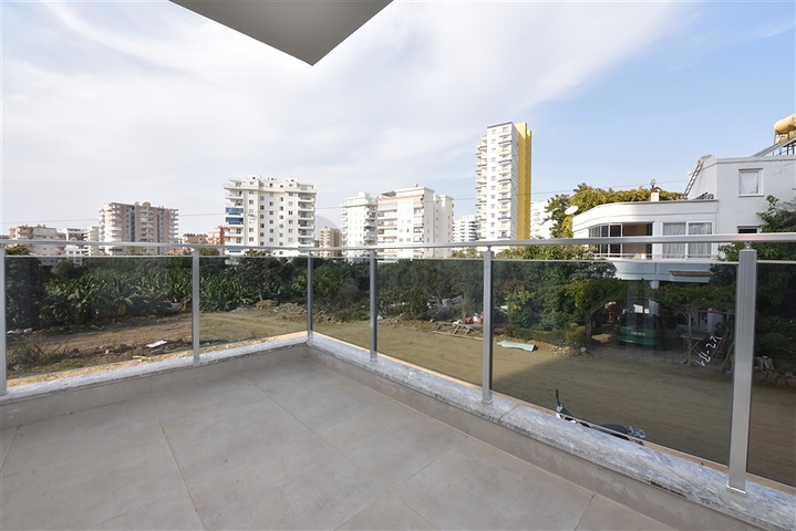 سعر مناسب -شقة غرفة وصالة -مجمع جديد -في محمودلار/ الانيا 