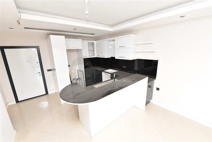 شقق للبيع في اوبا - غرفة وصالة -قريبة من البحر - مدينة الانيا 