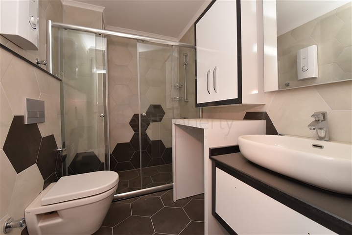 شقق للبيع في اوبا - غرفة وصالة -قريبة من البحر - مدينة الانيا 