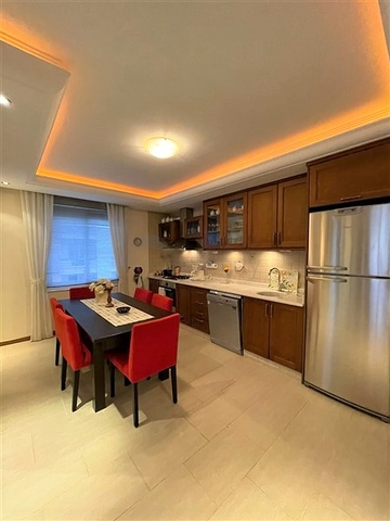 شقة اطلالة بحر في الانيا - تصميم 2 غرفة وصالة -ضمن مجمع على البحر مباشرة -محمودلار / الانيا 