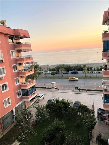 شقة اطلالة بحر في الانيا - تصميم 2 غرفة وصالة -ضمن مجمع على البحر مباشرة -محمودلار / الانيا 