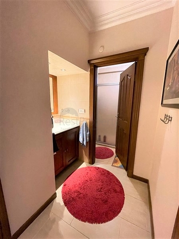 شقة اطلالة بحر في الانيا - تصميم 2 غرفة وصالة -ضمن مجمع على البحر مباشرة -محمودلار / الانيا 