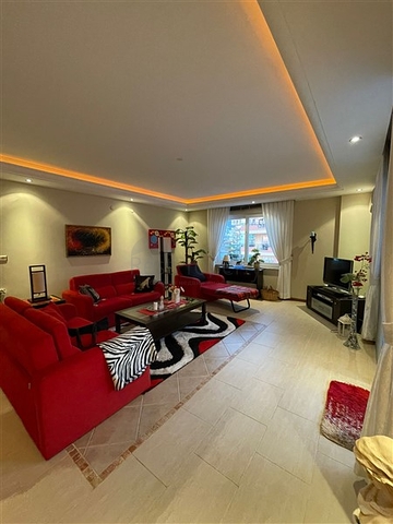 شقة اطلالة بحر في الانيا - تصميم 2 غرفة وصالة -ضمن مجمع على البحر مباشرة -محمودلار / الانيا 