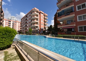 شقة اطلالة بحر في الانيا - تصميم 2 غرفة وصالة -ضمن مجمع على البحر مباشرة -محمودلار / الانيا 