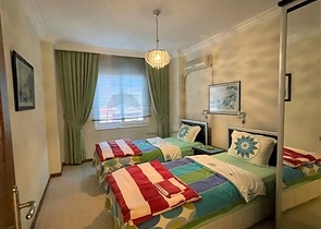 شقة اطلالة بحر في الانيا - تصميم 2 غرفة وصالة -ضمن مجمع على البحر مباشرة -محمودلار / الانيا 