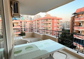 شقة اطلالة بحر في الانيا - تصميم 2 غرفة وصالة -ضمن مجمع على البحر مباشرة -محمودلار / الانيا 