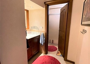 شقة اطلالة بحر في الانيا - تصميم 2 غرفة وصالة -ضمن مجمع على البحر مباشرة -محمودلار / الانيا 