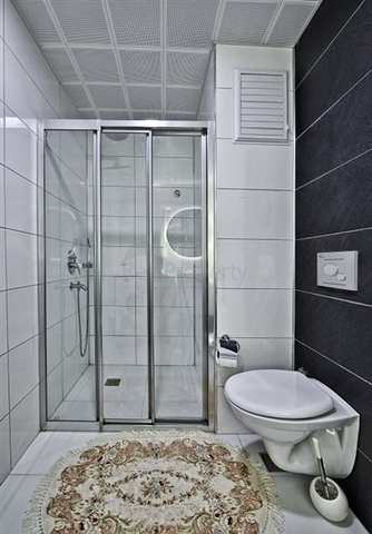 شقة عائلية فاخرة - غرفتين وصالة مفروشة -مجمع 5 نجوم -في محمودلار / الانيا 