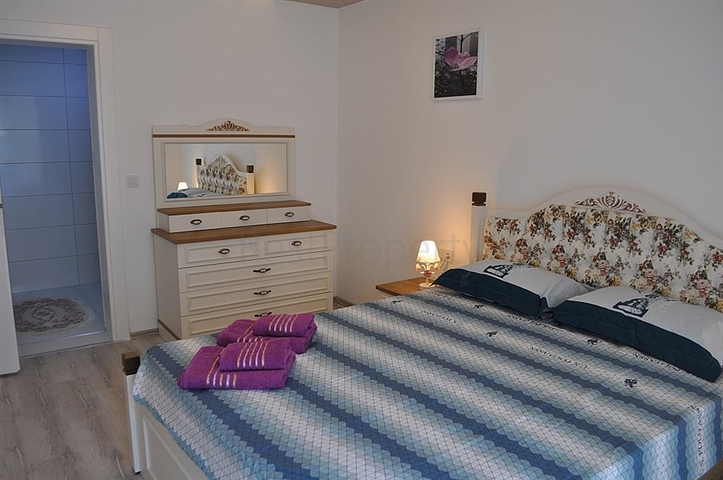 شقة عائلية فاخرة - غرفتين وصالة مفروشة -مجمع 5 نجوم -في محمودلار / الانيا 