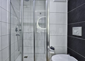 شقة عائلية فاخرة - غرفتين وصالة مفروشة -مجمع 5 نجوم -في محمودلار / الانيا 