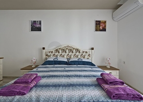 شقة عائلية فاخرة - غرفتين وصالة مفروشة -مجمع 5 نجوم -في محمودلار / الانيا 