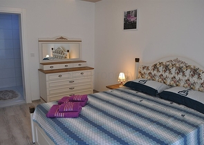 شقة عائلية فاخرة - غرفتين وصالة مفروشة -مجمع 5 نجوم -في محمودلار / الانيا 